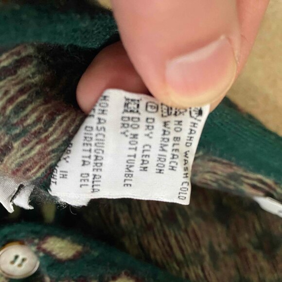 Vintage UNITED COLORS OF BENETTON Knitwear cardigan with buttons. - Picture 8 of 12